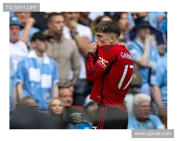 曼联年轻中场杰克弗莱彻因违规被禁赛六场并罚款1500英镑