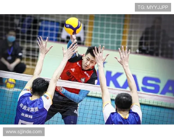 杨瀚森训练意外摔倒背部受伤赛前紧急决定退出今日比赛